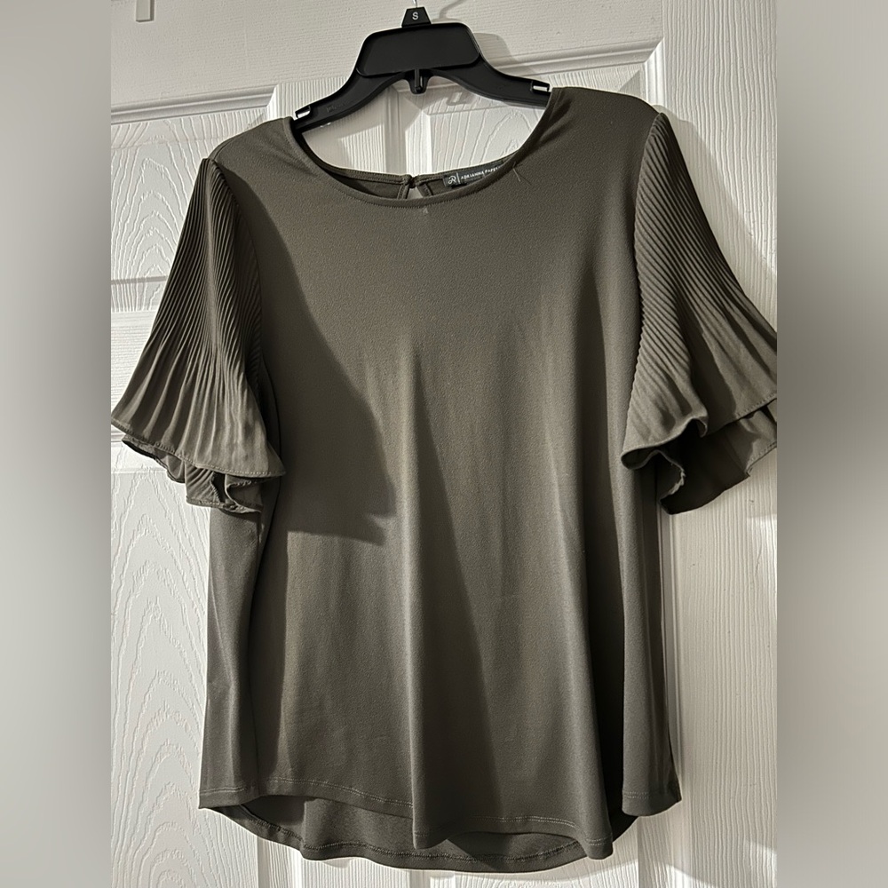 Olive green blouse - Adrianna Papell (M)